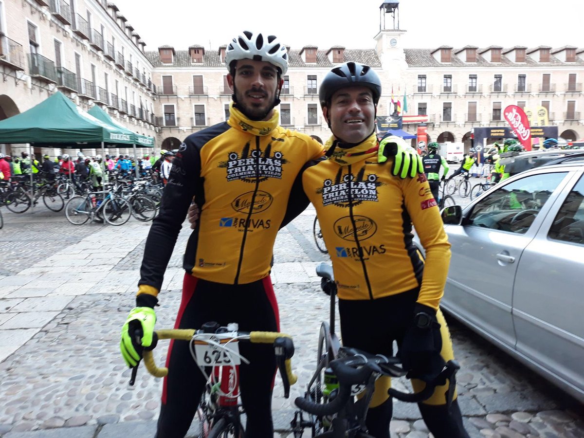 perlastriatlon's tweet photo. Y hoy estamos enOcaña, Madrid y Roma entre otros lugares! Mucha fuerza Perlas!! 💪🏼💪🏼💪🏼
@Los_Manolitos , #BicicletasRivas, @hersamotor , #StefanyDeslandes, #CancelaColma, #Masdos, @trystrongspain https://t.co/jeD0dkTS6D