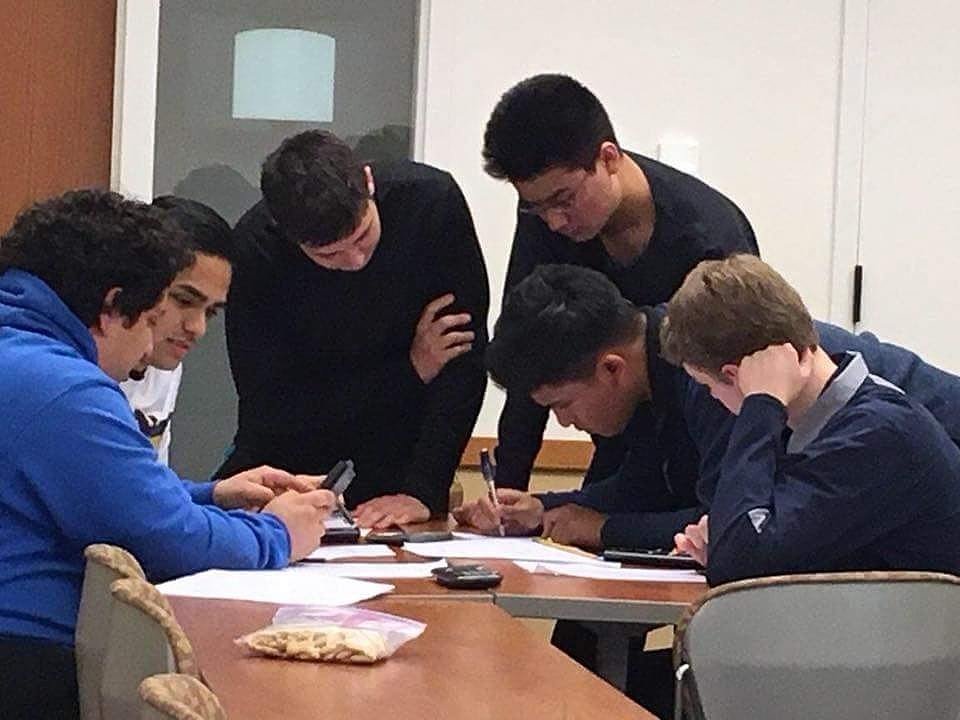 StJohnBoscoHS's tweet photo. Our #BoscoChemistryTeam   prepping for the Washington University Chemistry Tournament (WUCT) on Saturday.

Go #BoscoChemistryTeam! 📚⚗️💪👏👏👏 #SmartBraves #WUCT

@aj_castillo55 

📷: Cathy Roohan https://t.co/qOtPVDbpRT
