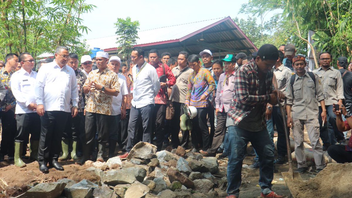nathanmarasut's tweet photo. Suksesnya #PadatKaryaTunai2018 wajib didukung penuh #TPPISulut demi membantu Masyarakat miskin @jokowi @EkoSandjojo @taufikmadjid71 @fachrilabalado https://t.co/qtNezZcTVl