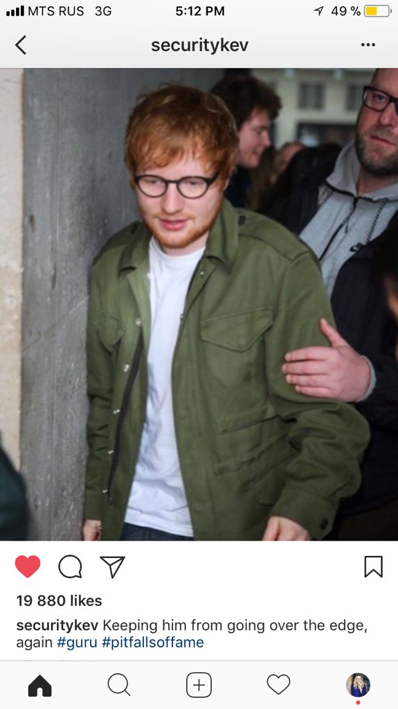 niallxcherry's tweet photo. LMAO ed sheeran’s security guard is a funny man https://t.co/bDBp7qGzDY