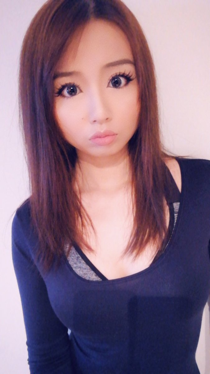 riazizi's tweet photo. My face when you tell me no carbs... #gymlife #ketostart #bikinibody here i come. https://t.co/ooNRjRavs9