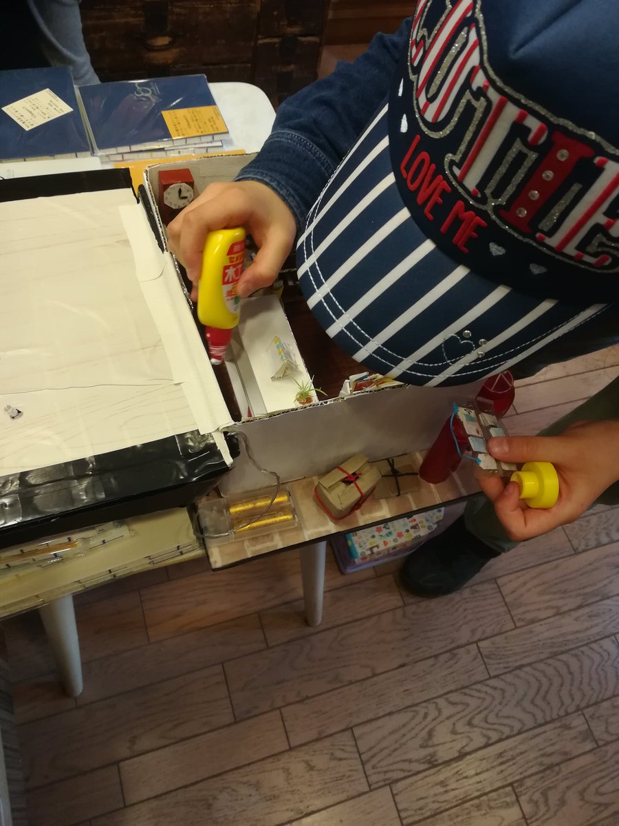punpukudo's tweet photo. ミニチュアぷんぷく堂を製作した小学生アーティストがメンテナンス&amp;小さい文具を追加してくれました。 https://t.co/YDynwAlyHC