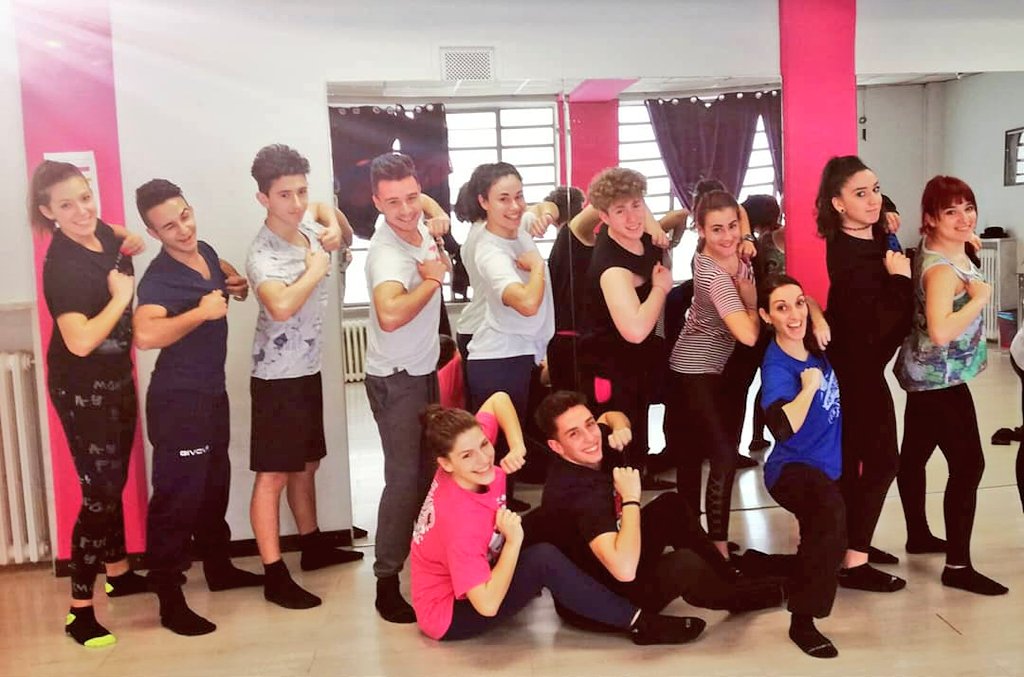 NivesBosca's tweet photo. Continua l'avventura...
#competitori #coreografia #medley #saggio #gara #danza #stile #hardwork #stage #gioia #lavoro @annamichelealidivetro https://t.co/0Kr8XGlFZD