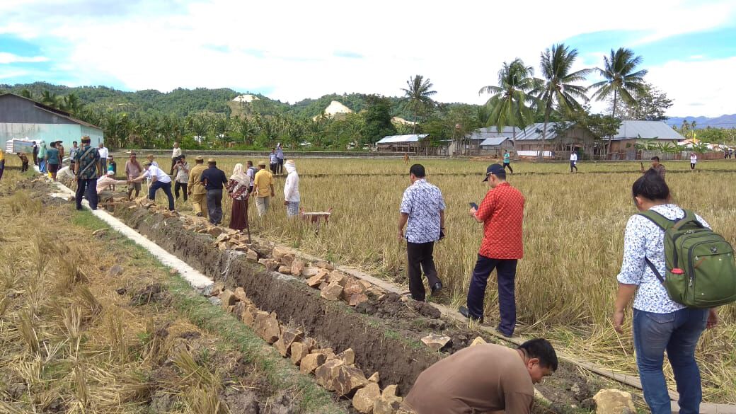 rombe_agustina's tweet photo. Lokasi Padat Karya Tunai Desa Haya Haya Kec.Limboto Barat Kab.Gorontalo Prov.Gorontalo
@jokowi 
@EkoSandjojo 
@taufikmadjid71 
@tppindonesia https://t.co/h3bAnasCpS