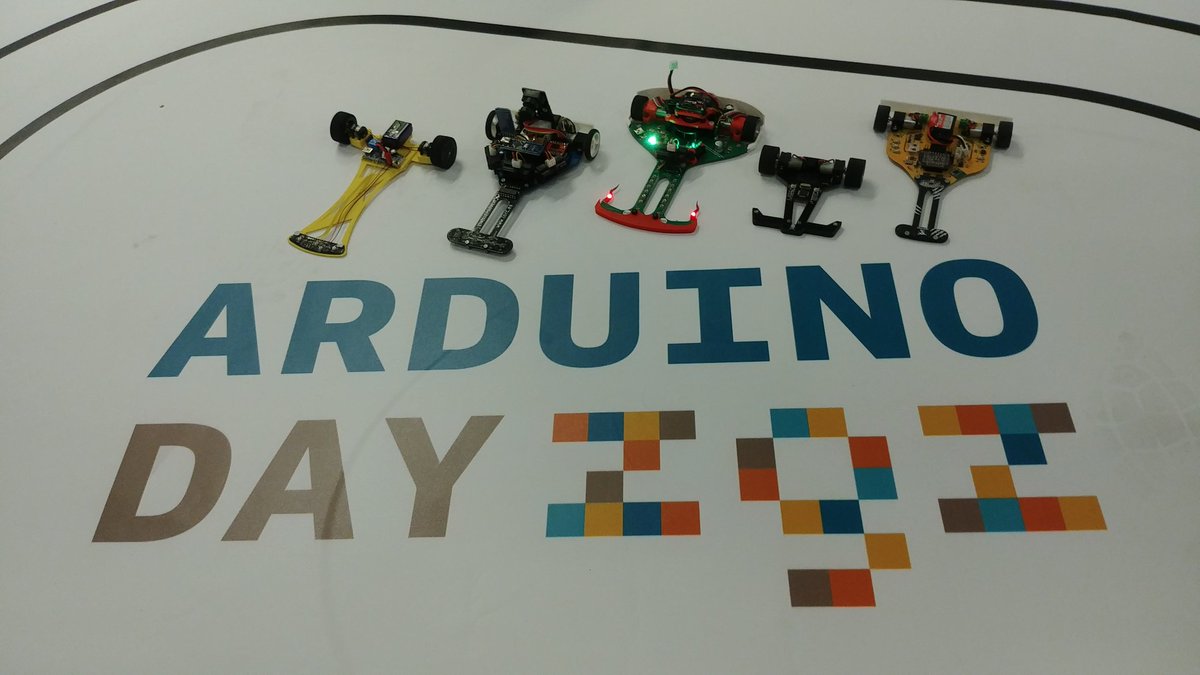 OPRobots's tweet photo. Ayer también se conocieron por primera vez "en robot" el nuevo #DragonBot en PCB y #Pumatron junto con el #Cyclops de @RugidoDePuma, #Pandatron de @JavierIH y #KizaruBot2 en el @ArduinoDayZgz https://t.co/20cMGU153u