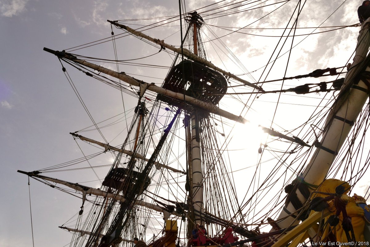 LeVar_EstOuvert's tweet photo. Voyage dans le temps - Majestueux, superbe, extraordinaire... L'#Hermione en escale à #Toulon. Visible encore ce dimanche Quai de la Corse.
.
#TPM #VilleDeToulon #Hermione2018 #voilier #bateau #photographie #libreensemble #tallships #sailing https://t.co/any6eaOB9s