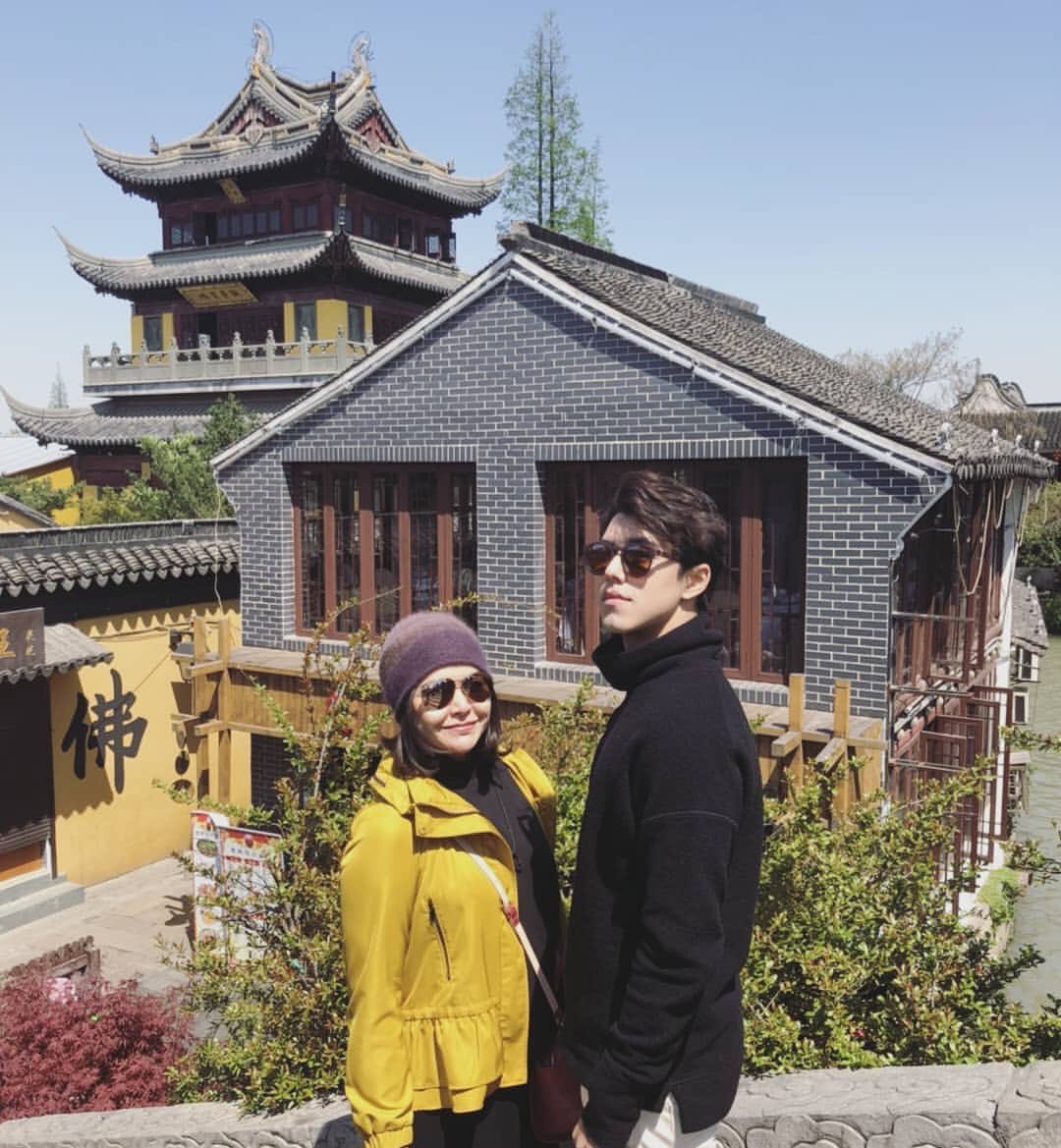 only9naphat's tweet photo. เจออาม่าจีนคนนึง หน้าตาดี๊ดีครับ #pimpaka #NineinShanghai 🇨🇳
#Shanghai #China
#restierthailand #RESTIER #SleepInStyle #LetStayReisrier #RestierInShanghai #pellevah
#Koleaders
Cr. #naphat_nine https://t.co/oZTdUp9UxK