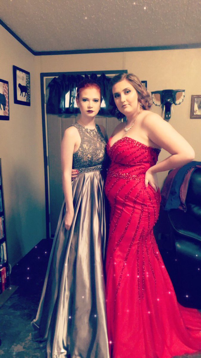 Malec_luves's tweet photo. Had fun at #prom2018 https://t.co/7dqjwD0jcy