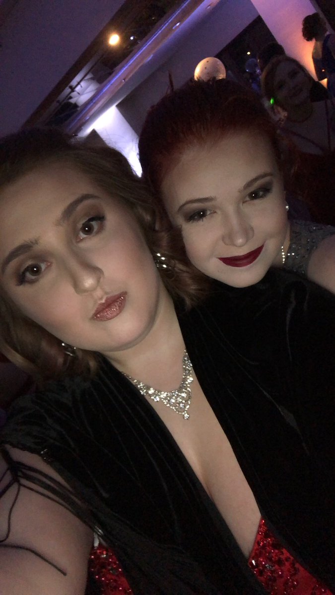 Malec_luves's tweet photo. Had fun at #prom2018 https://t.co/7dqjwD0jcy