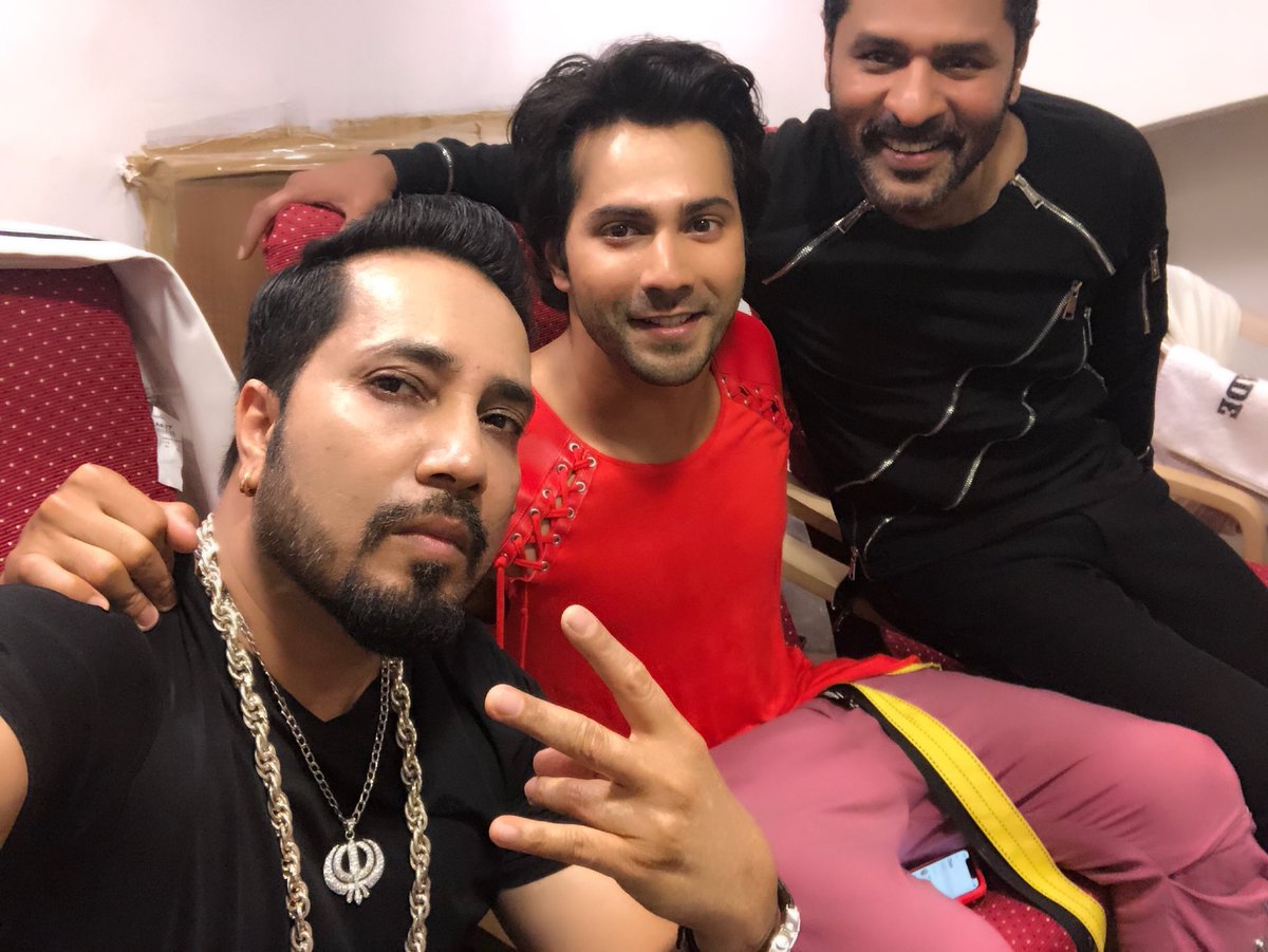 MikaSingh's tweet photo. Bro @WizAndreTimmins #Sabbas and #Wiraf and the entire team of @WizcraftIndia you nailed the event ..All the big stare like 
@iHrithik @Varun_dvn @PDdancing @tamannaahspeaks and @Asli_Jacqueline .. You guys just rocked the @IPL https://t.co/CynoDGgm8X