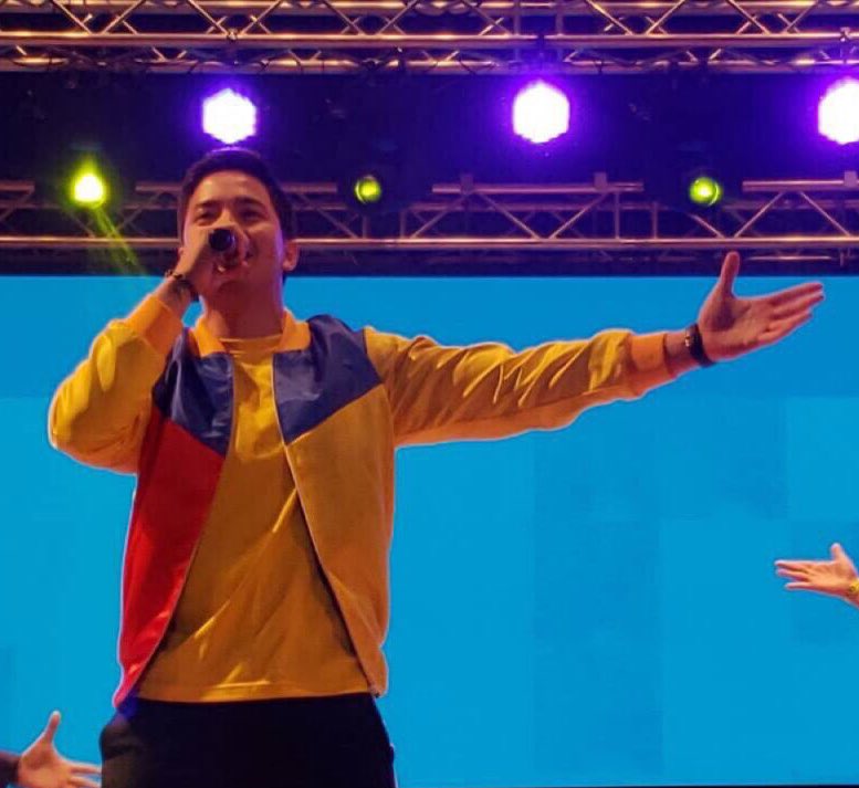 Rainy_raine23's tweet photo. @aldenrichards02 pareho nung kulay ng suot mo kanina😁

Nag-usap kayo? 

Cheret! Hahahhaha

Enjoy lang kayo mga mahal😘 https://t.co/u8Q9aNDfUr