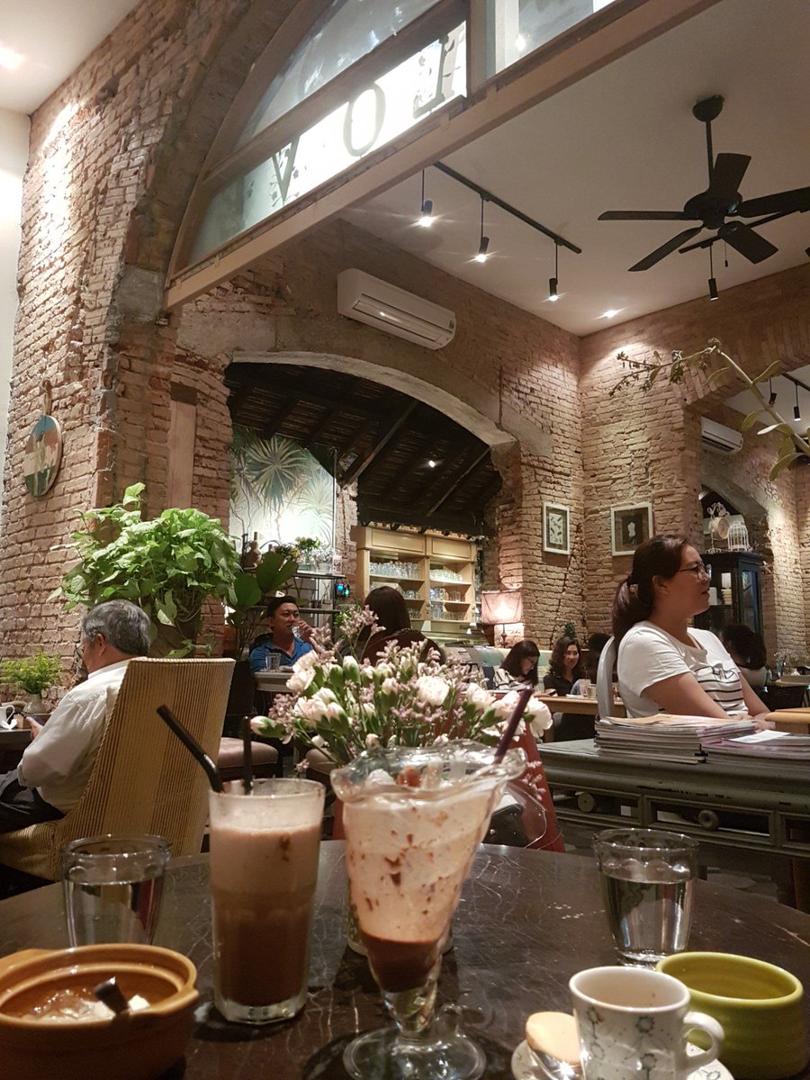 CHADIADNAN's tweet photo. #chocodevil please (@ Fly Cupcake Garden in Ho Chi Minh City) https://t.co/X8NMCvAeoh https://t.co/NyUFoX7POo