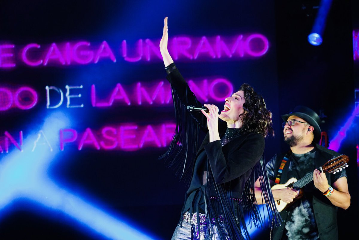 haashoficial's tweet photo. Gracias LAS VEGAS!! 💃🏻💃🏼🇺🇸 Qué noche tan espectacular!! ❣️ #Gira100AñosContigo https://t.co/WdoYlRF9CF