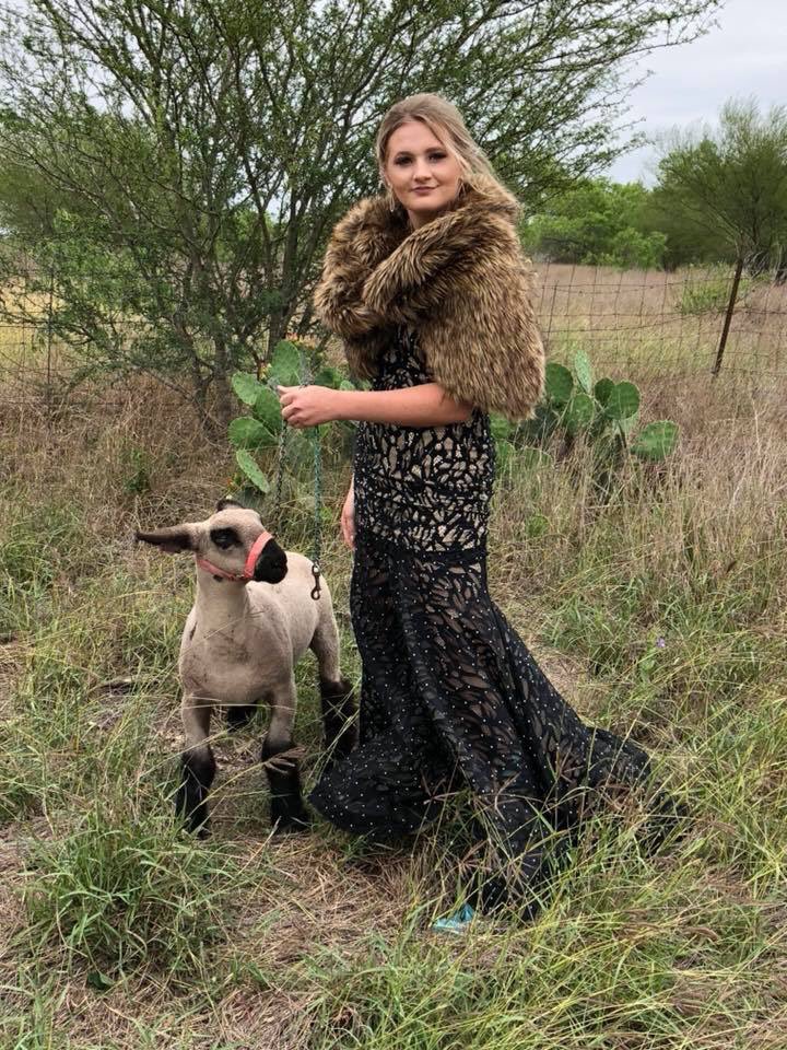 cassidi_2's tweet photo. Pasture to prom 💕#picoverload https://t.co/T74i8dLfhI