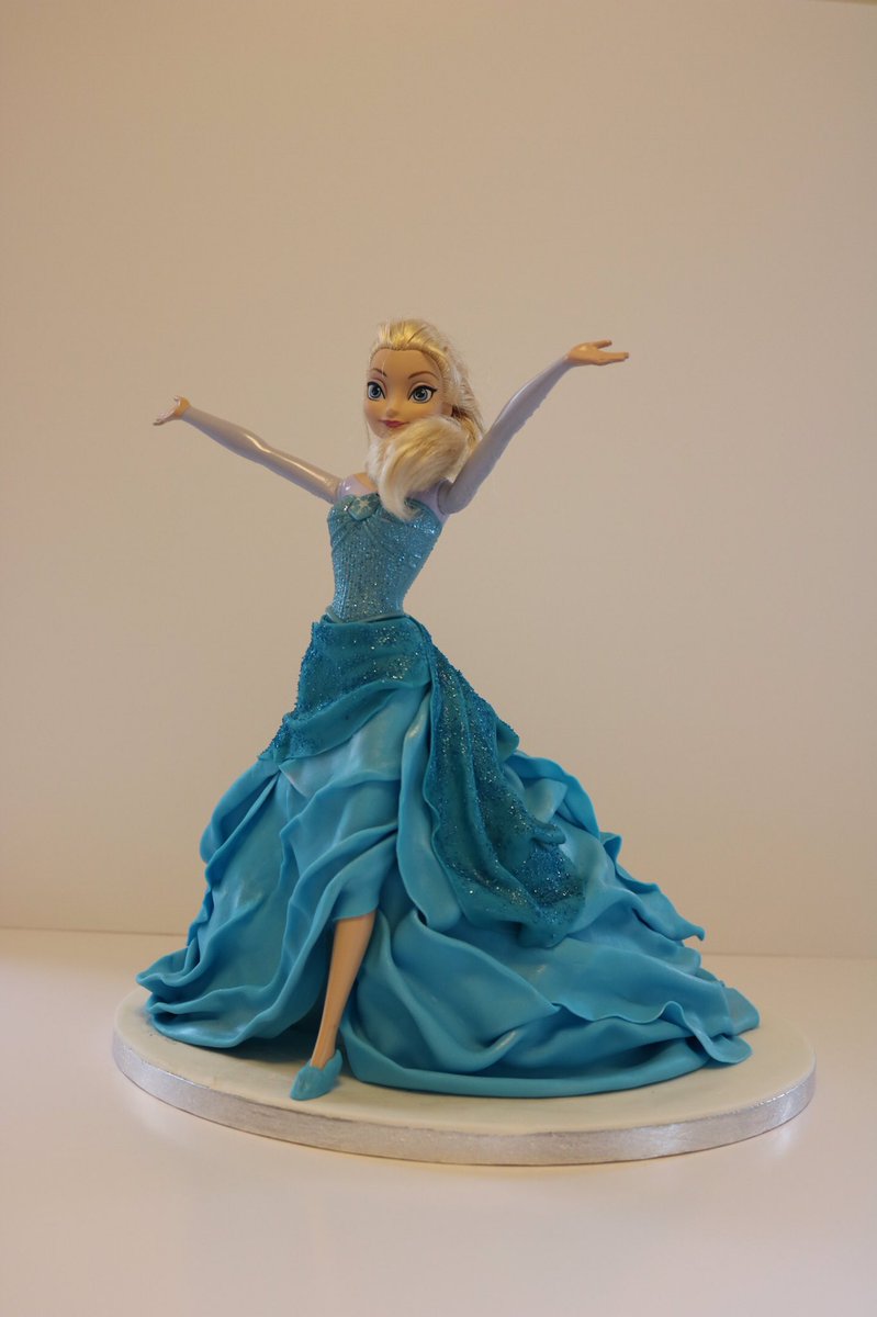 TheCakeShack1's tweet image. The customer supplied the doll for this Ice Queen cake. I loved making her!  #LetItGo #icequeen #cakedecorating #Sugarpaste #lovecake