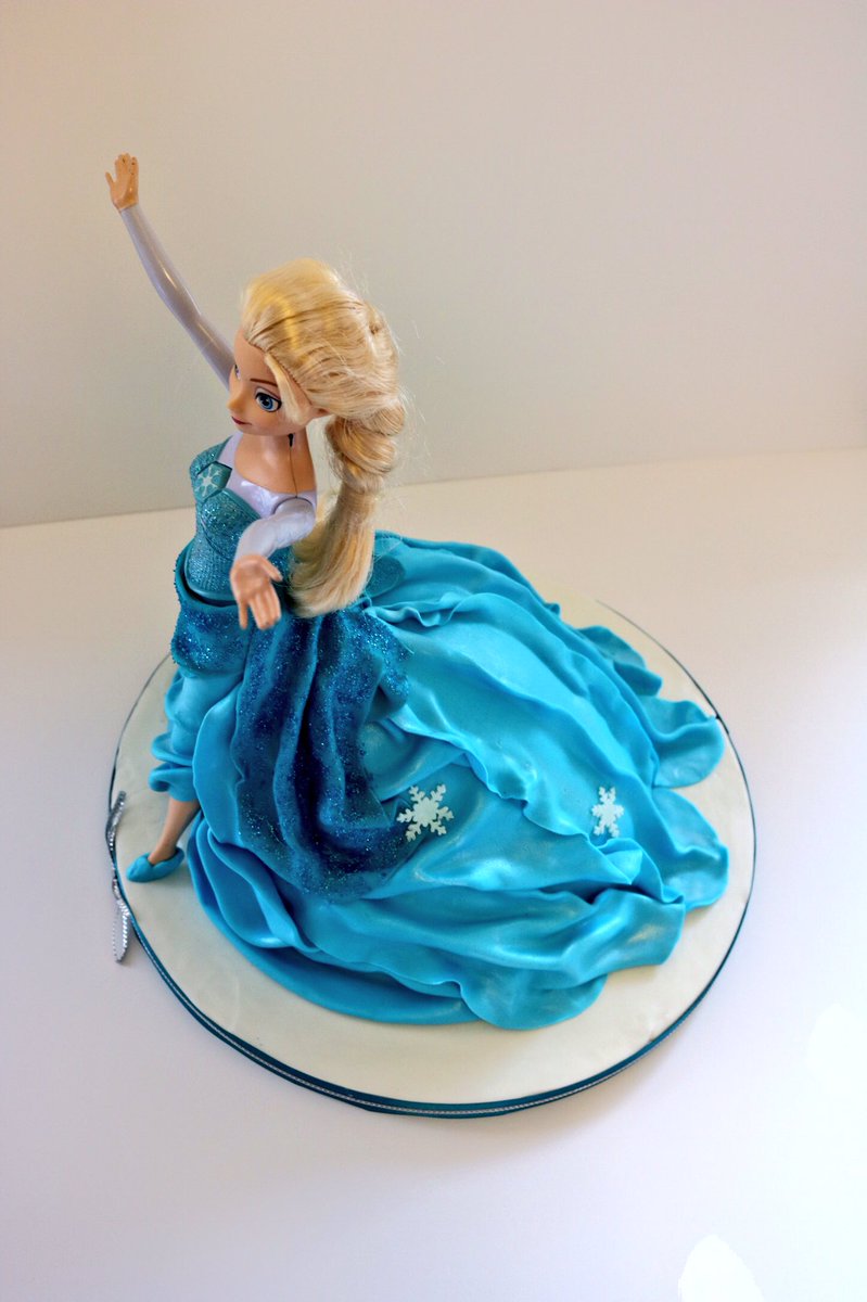 TheCakeShack1's tweet image. The customer supplied the doll for this Ice Queen cake. I loved making her!  #LetItGo #icequeen #cakedecorating #Sugarpaste #lovecake