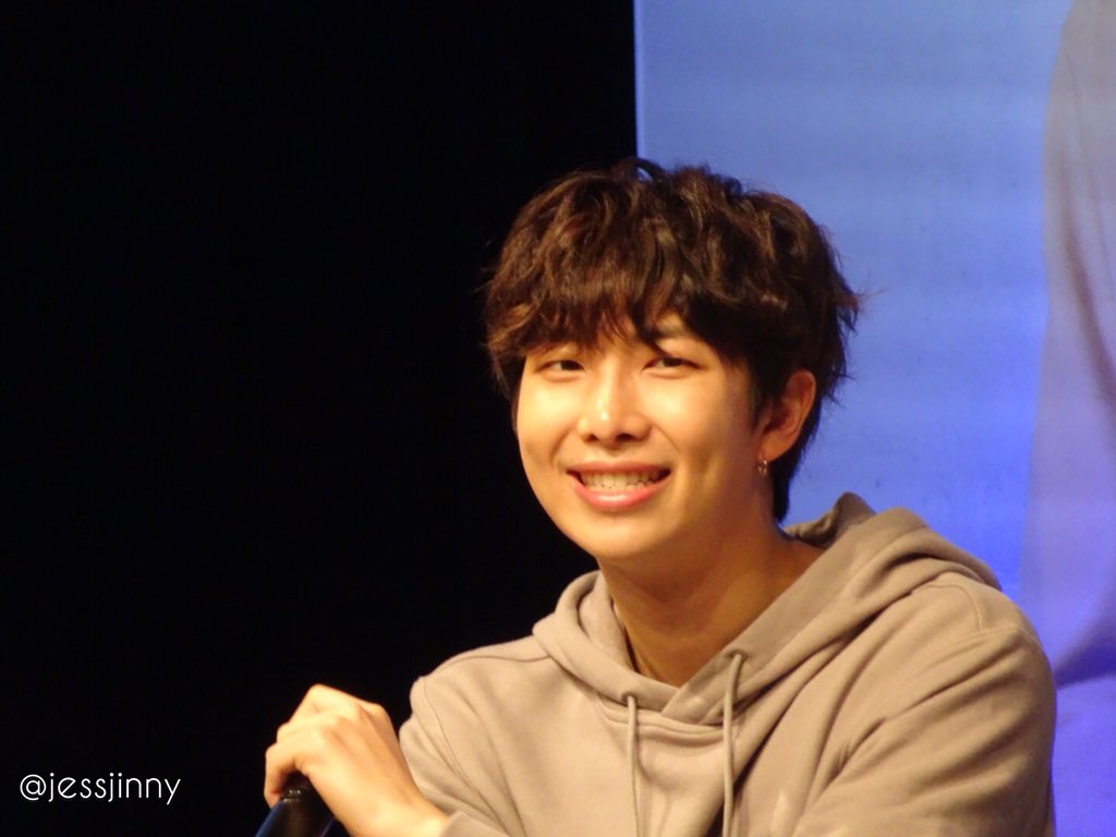 jessjinny's tweet photo. 180408 퓨마 BTS X PUMA FANSIGN! #rm #namjoon #bts #bangtan https://t.co/PDL34qJXE9