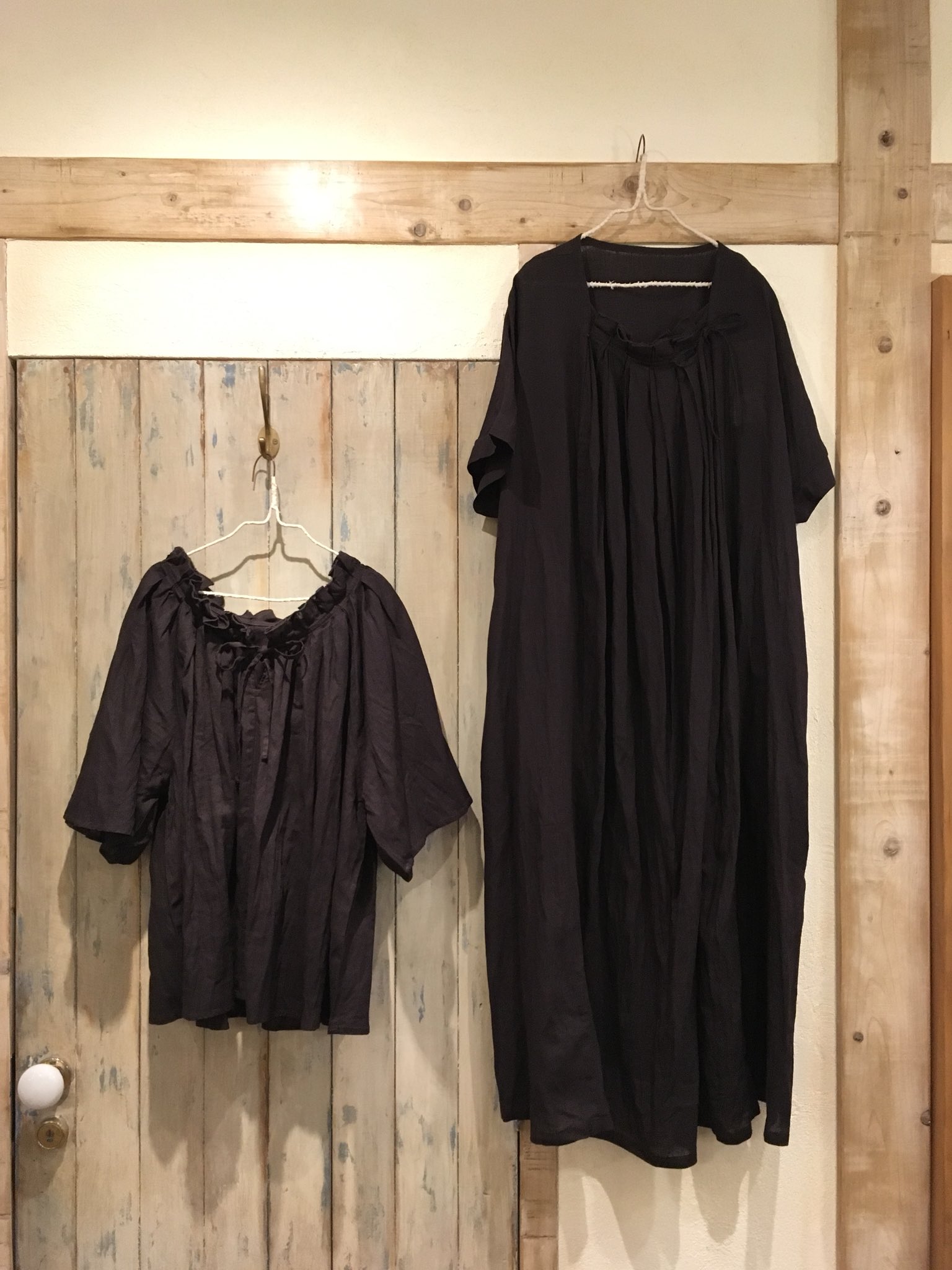 nest Robe 水撚りリネンタックネックブラウス（nest Robe KYOTO
