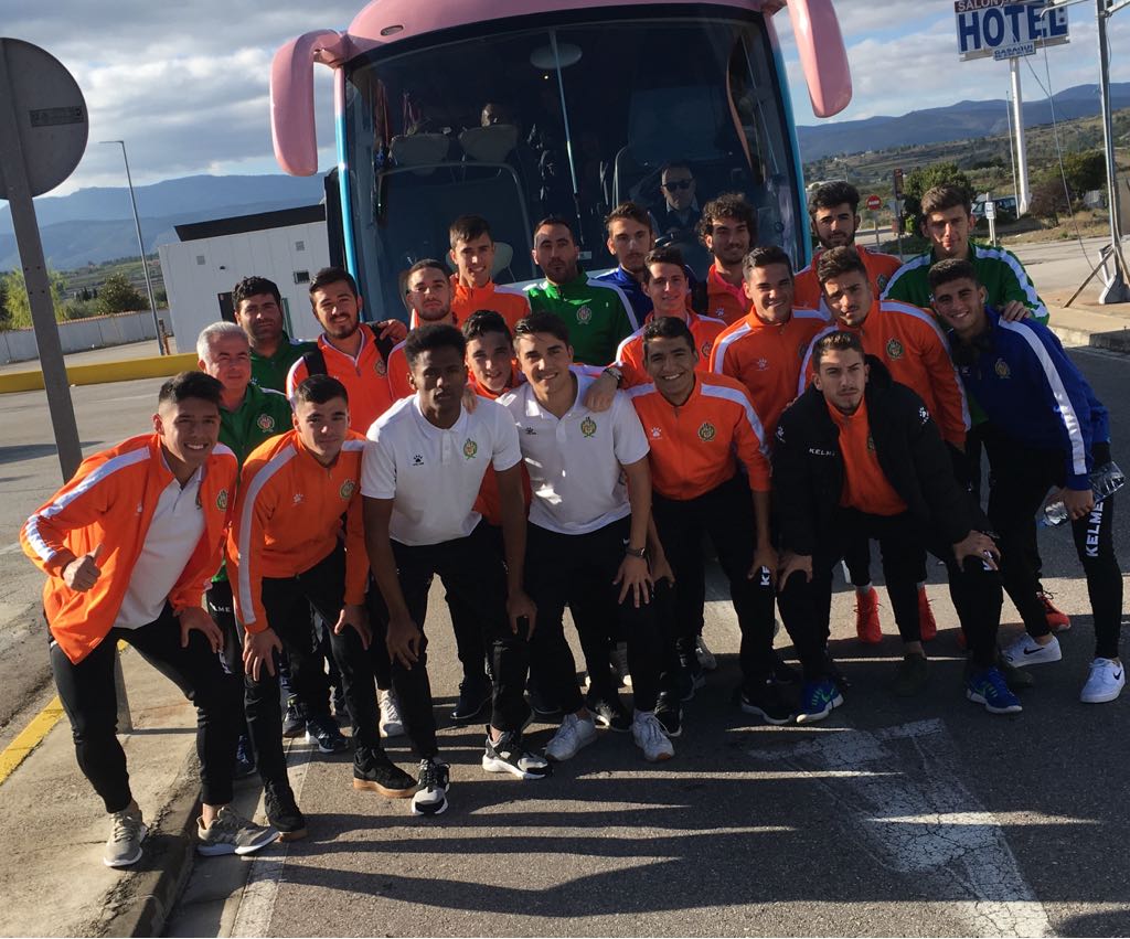 kelmecfdh's tweet photo. ¡Buenos días afición! La expedición ha realizado su parada para descansar las piernas en Ontinyent camino de la última final del campeonato. #VamosKelme https://t.co/G9kwtAD3UL