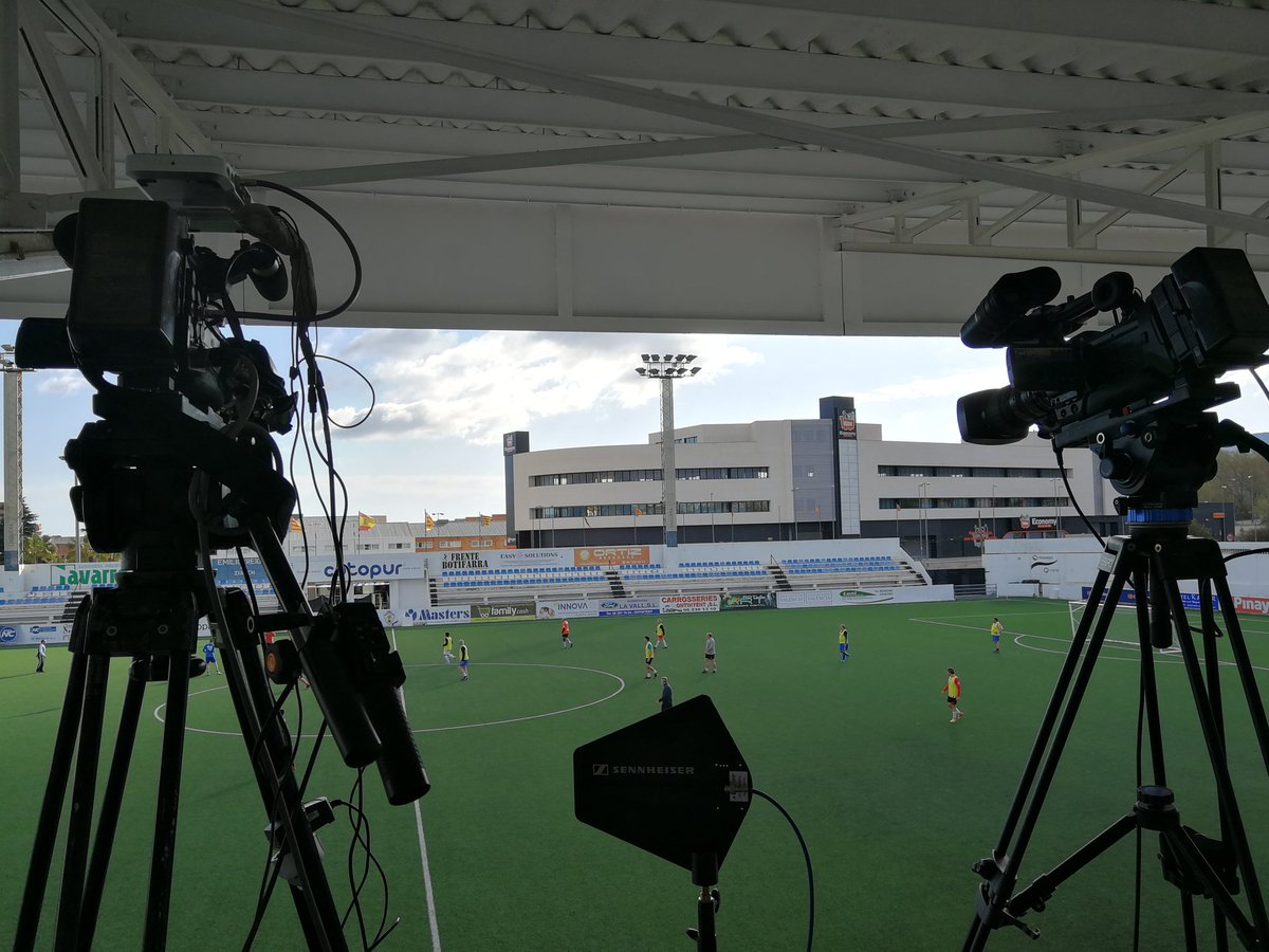 diberetv's tweet photo. Ya en el "Clariano" todo preparado para el partido entre el @OntinyentCF - @Penyadeportiva en directo desde las 11:30 por @IB3 https://t.co/lAGlknn8FU