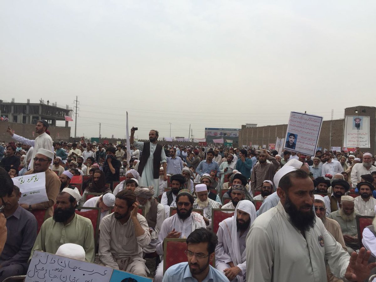 voaurdu's tweet photo. پشاور: پشتون تحفظ موومنٹ کے جلسے میں لوگوں کی آمد جاری، جلسہ کچھ دیر میں شروع ہوگا
#Peshawar #PTM #PTMLive #PTMPeshawarJalsa #PashtunTahafuzMovement https://t.co/OV3cbHg9Tf