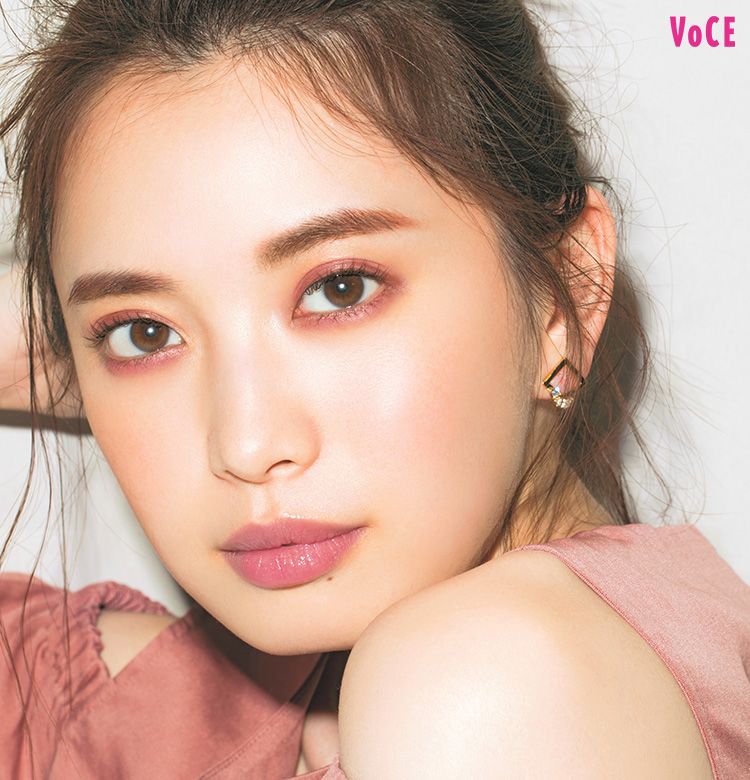 Uzivatel Voce ヴォーチェ 公式 Na Twitteru 赤みのあるローズやピンクのトレンドはこの春も続行中 透け感のあるマットなローズカラーをにじませたフェミニンな顔はアラサーの切り札 このメイクをチェック T Co 2xtgogtirm ルナソル 宮田聡子 T