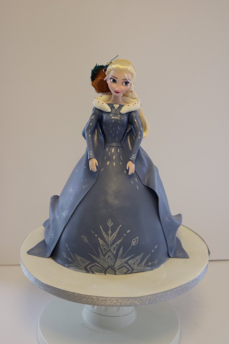 TheCakeShack1's tweet image. Customer supplied the dolls for this cake! The little girls face when she saw it was an absolute picture and makes it all worth it when I’m up till who knows what time at night. #cakedecorating #saracino #happy3rdbirthday #cakelife #doublechocolate