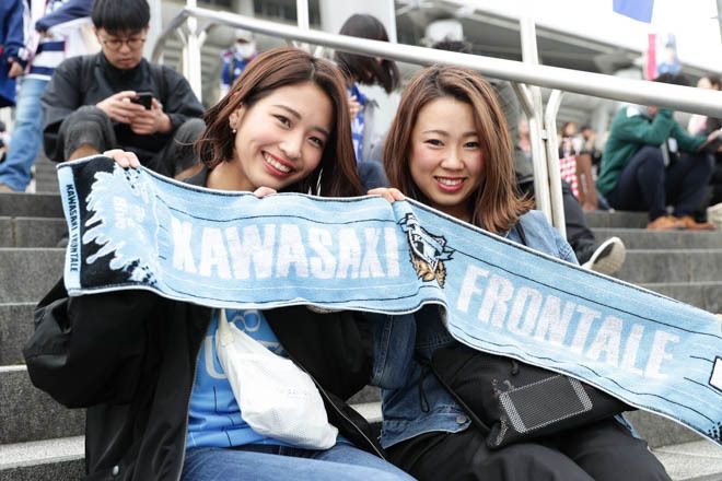 Twitter 上的 サッカーダイジェスト J１ 横浜 川崎 神奈川ダービーを彩った美女サポーターたち サッカーダイジェストweb T Co I0hkw6enzc 横浜f マリノス 川崎フロンターレ Jリーグ 神奈川ダービー サポーター T Co Xlujhxl6ba Twitter