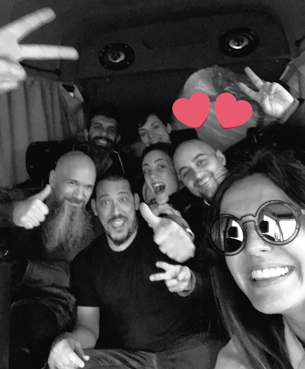 MercheOficial's tweet photo. Así de felices volvemos a casa! Gracias por tantísimo cariño #Bilbao !!! 😍😍😍 #TourDeOtraManeraBilbao #TourDeOtraManera                       “Me dáis las Alas para yo poder volar” 👉🏻 #Pasajeros #DeOtraManera https://t.co/KCjrATKwtW