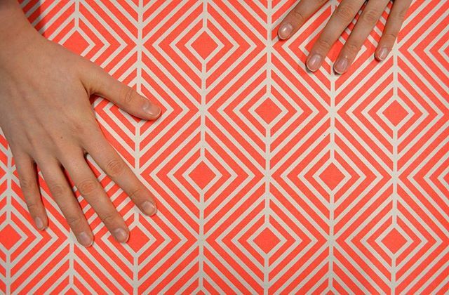 laragorlach's tweet photo. Optical print in NEW coral colourway! .
.
.
#geometric #print #pattern #textile #design #screenprinted #inthestudio #coral #colourway #new #springsummer #interiorcollection #homewares #madeintheuk #lifestyle #products #gifting #printdesign #interiorstyle… https://t.co/dEmaQ1jTdr https://t.co/vzUlDQJx4e