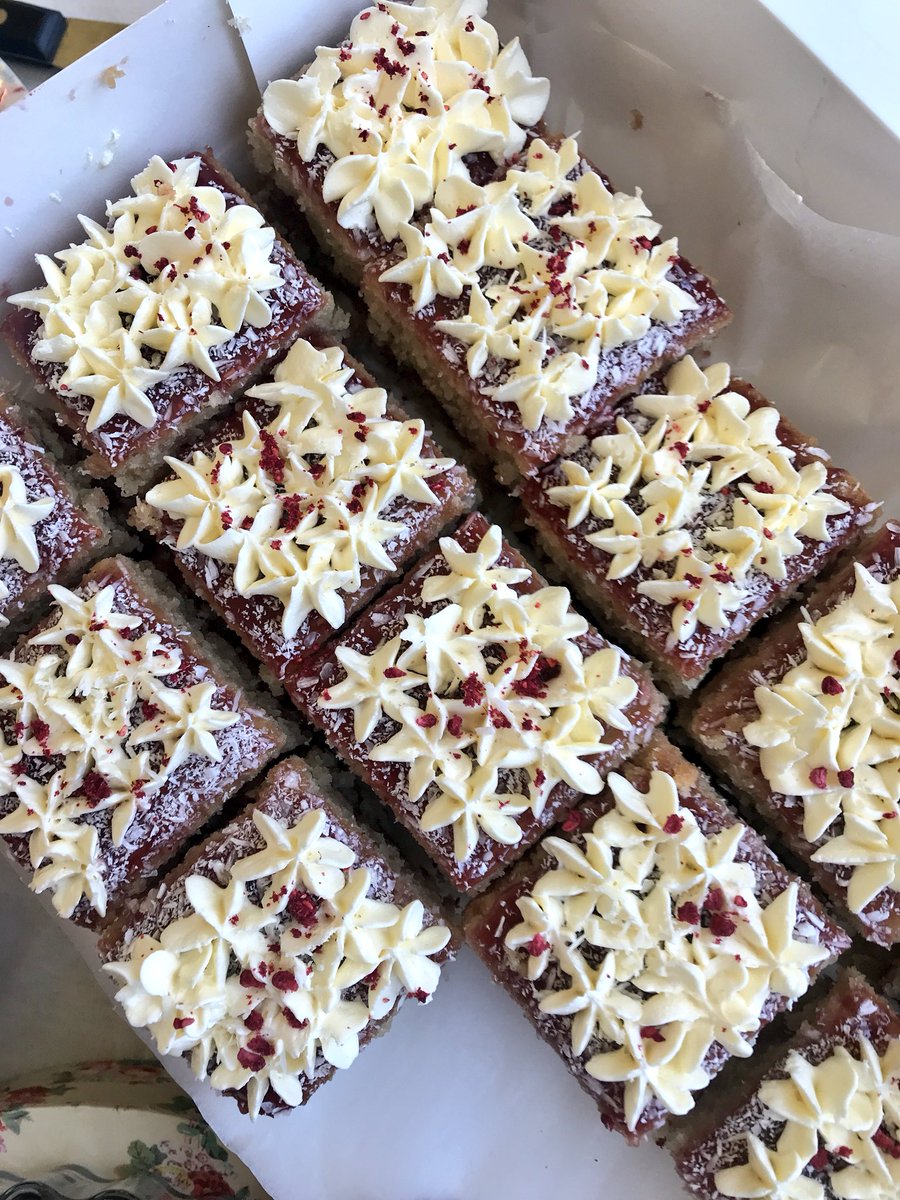 CatfordFoodMkt's tweet image. Meet MissFlits! She makes cakes for anyone who is vegan, dairy free or just really likes cake. #cakeislife #lovecake #CFM2018