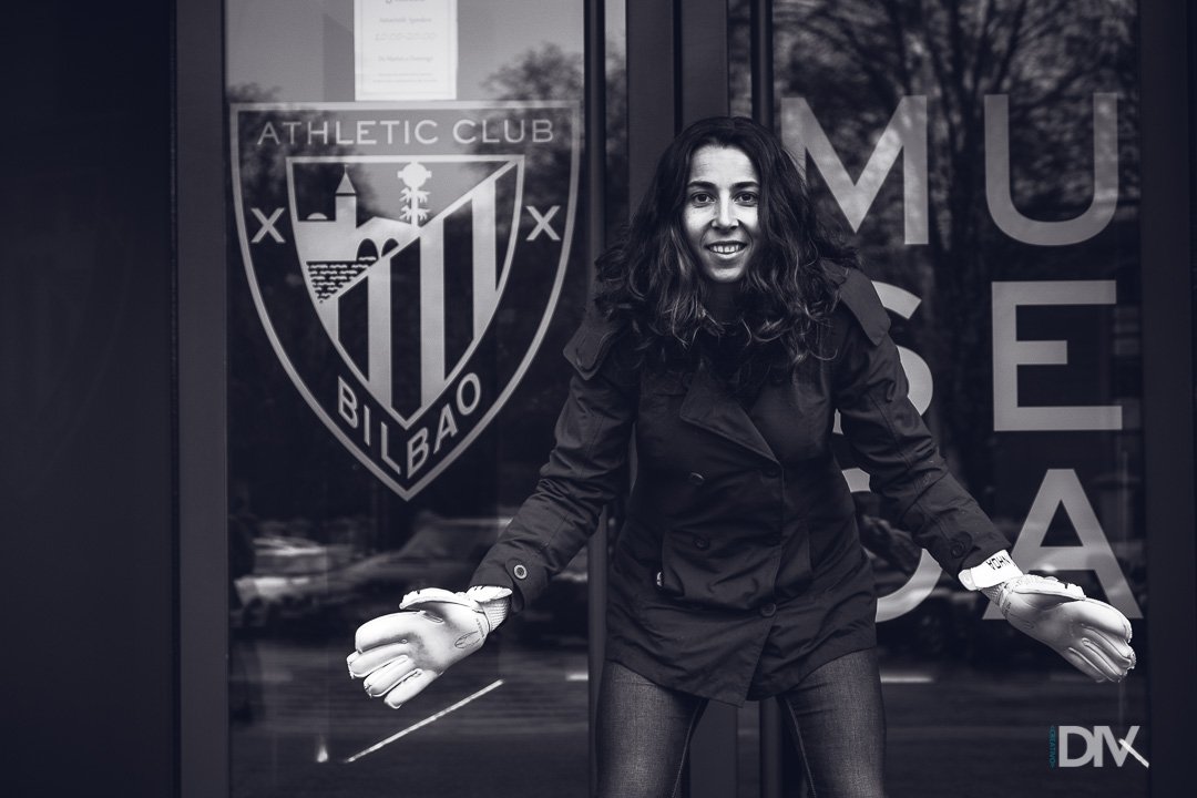 DIVCreativo's tweet photo. Agradecer a @AinhoaTirapu y al @AthleticClub su colaboración con el #24HoursProject. Que era una estupenda guardameta ya lo sabíamos pero que es una persona fantástica y cercana nos lo dejó muy claro ayer. Besarkada haundi bat!

https://t.co/ls2GcnqkEL https://t.co/VxSiOHILKI