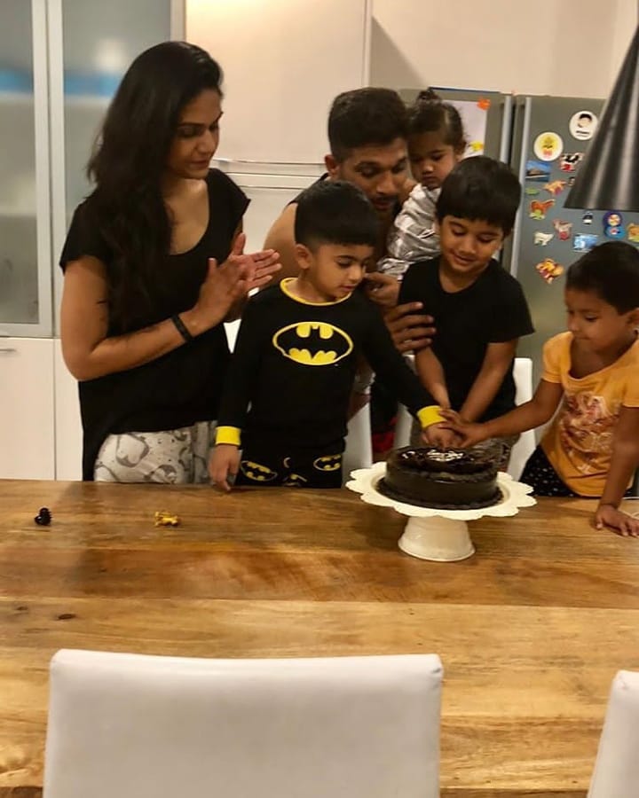 BunnyFreak3's tweet photo. RT @shreyasgroup: Stylish star @alluarjun birthday bash pictures with kids. 
#HappyBirthdayAlluArjun 
#HBDBelovedAlluArjun https://t.co/UM6JTdv9jU