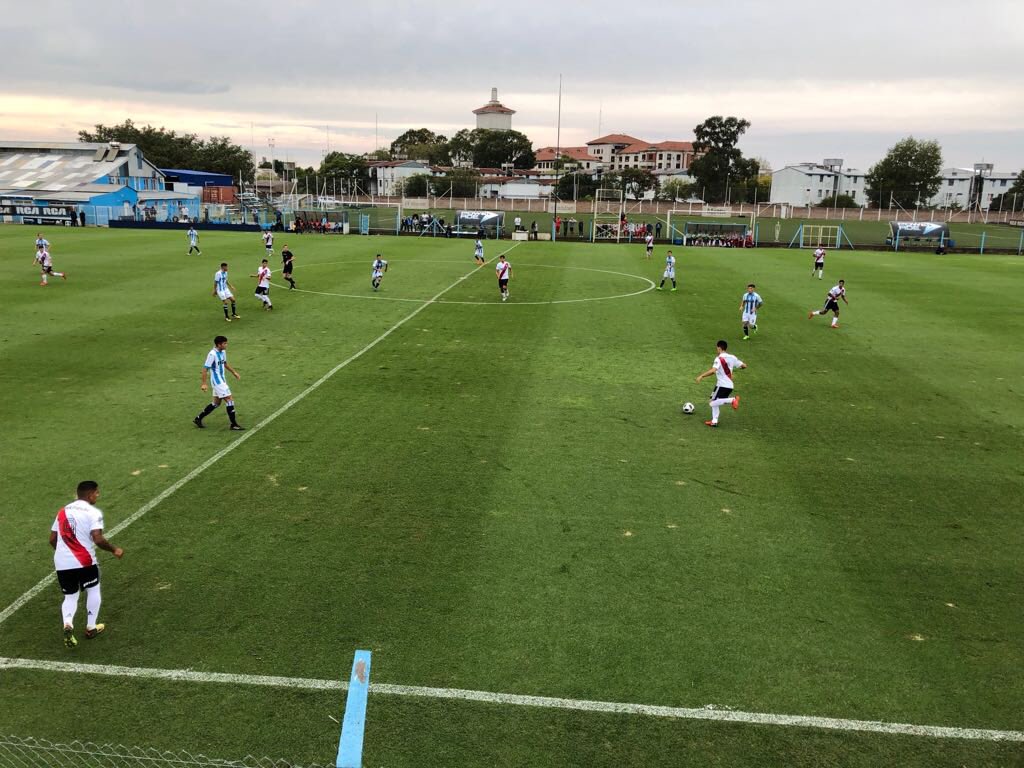 #Reserva ⚽️🎓

Comenzó el partido frente a <a href="/CARPoficial/">River Plate</a> . 

➡️ Seguilo en Facebook.com/racingclubofic…
