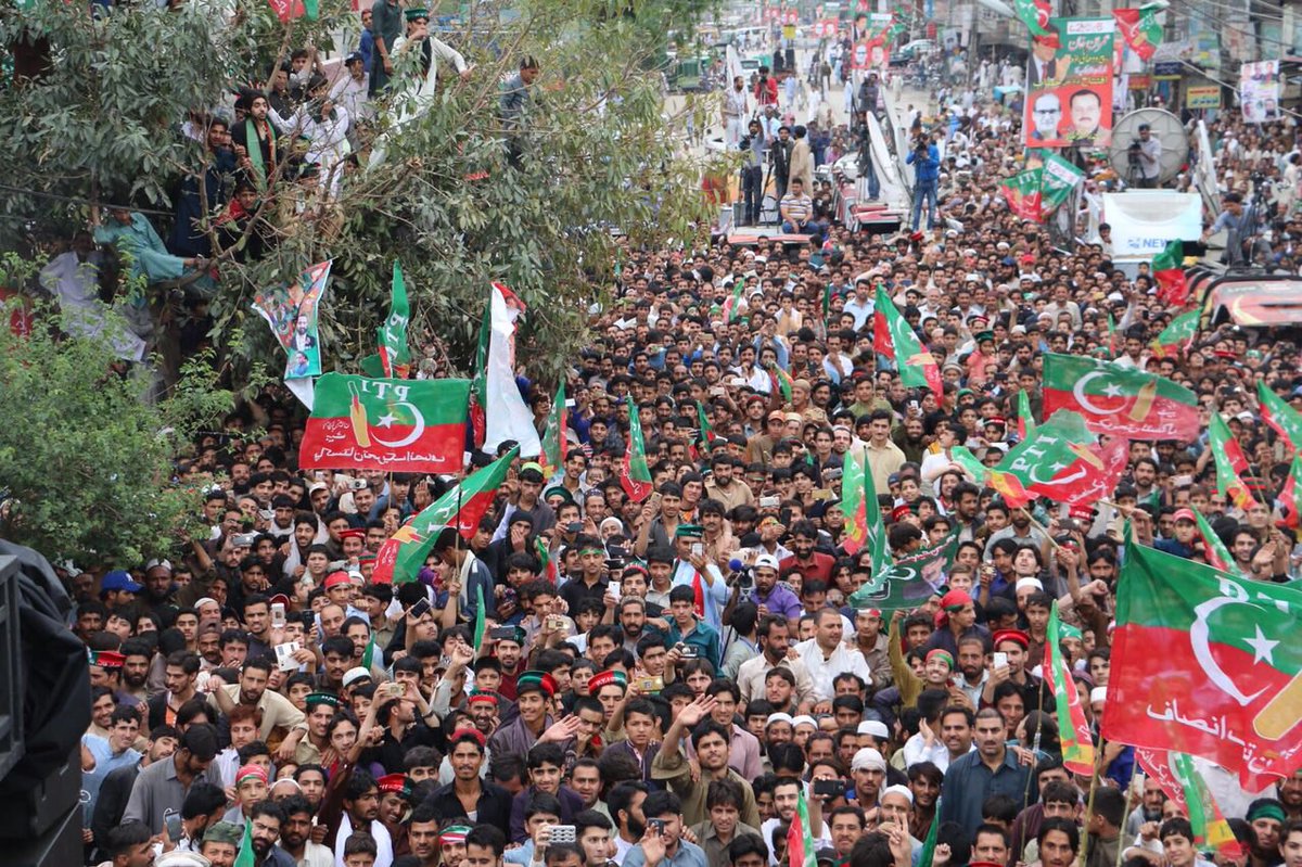 PTIofficial's tweet photo. Dazzling display of Junoon at our Saddar Camp as people pour in tremendously for their membership! #PTIRawalpindiCampaign https://t.co/WlVC5EWaw9