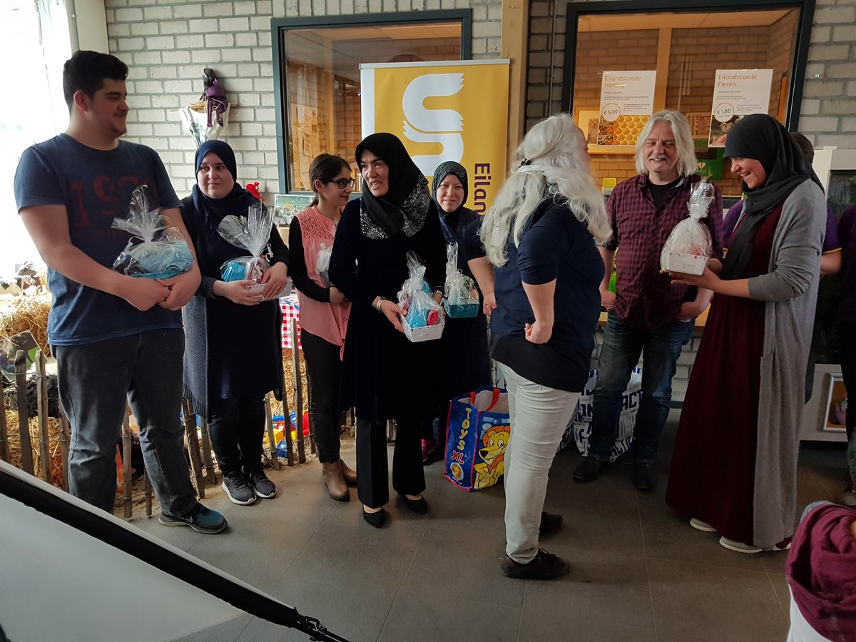 Na jarenlange inzet op Speeltuin Eilandsteede draagt <a href="/DOENJAutrecht/">DOENJA Utrecht</a> vandaag officieel de sleutels over aan @Utrechtnatuurlijk. Trots op wat samen met actieve bewoners is opgebouwd! Dank aan o.a. de actieve bewoners, <a href="/DOENJADayna/">Dayna Maduro</a> en Sohaila.