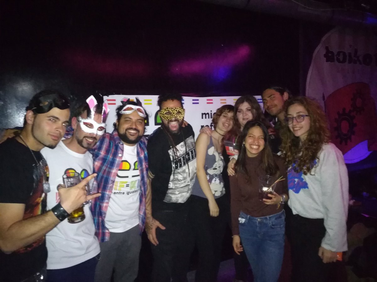 kifkifAlcala's tweet photo. Fueron muchos los amigos que ayer recibieron su #kitpreventivoKIFKIF en la Fiesta Mascarada de @EnigmaUnd ¡mil gracias a todos! https://t.co/jcdIBvDsgk