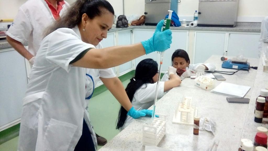 micaneiva's tweet photo. En el CCAV Neiva laboratorio de quimica organica, grupo 1 día 2 @cienciasunad @ECBTI_Neiva @AMendezGonza https://t.co/ZbUPQ9Ti7O