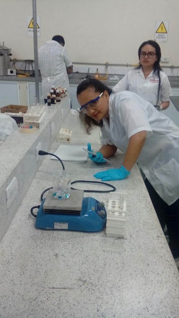 micaneiva's tweet photo. En el CCAV Neiva laboratorio de quimica organica, grupo 1 día 2 @cienciasunad @ECBTI_Neiva @AMendezGonza https://t.co/ZbUPQ9Ti7O