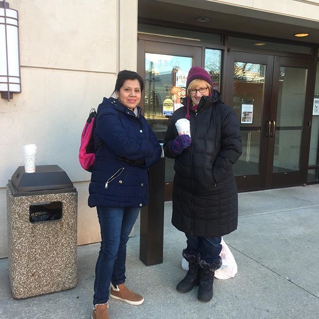 YarnCon's tweet photo. Good morning, fiber world! These two ladies know what’s up...Sunday sleepyheads in Chicago mean YOU have an excellent chance of scoring a #YarnCon goodie bag today. (How fast can you get here?) #yarncon2018 #yarnlove #diehardyarnies #anythingforyarn #dam… https://t.co/sR2JK1J8vN https://t.co/dsFKobSY3e