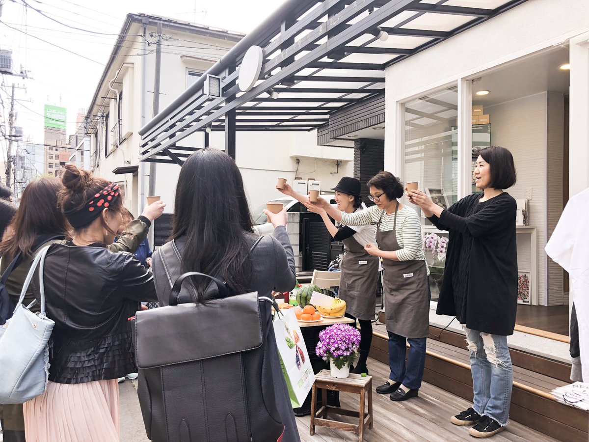 NmadeJapan's tweet photo. 고사(韓国式厄払い)無事に終わりました^ ^
韓国ではこうする、などのお話はインスタとフェイスブックでアップしましたので、是非見てみて下さい😊
https://t.co/iyfGWRGF0M
https://t.co/5fWFyI2MeU https://t.co/HRAx3tbh2W