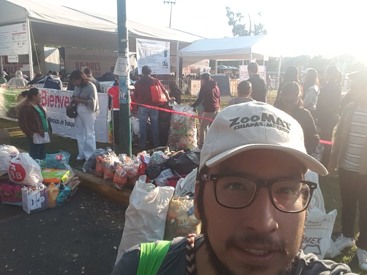 migue_math's tweet photo. #tempraneando en el #MercadoDeTrueque #zoológicodeloscoyotes @SEDEMA_CDMX https://t.co/pNR1j0SGja