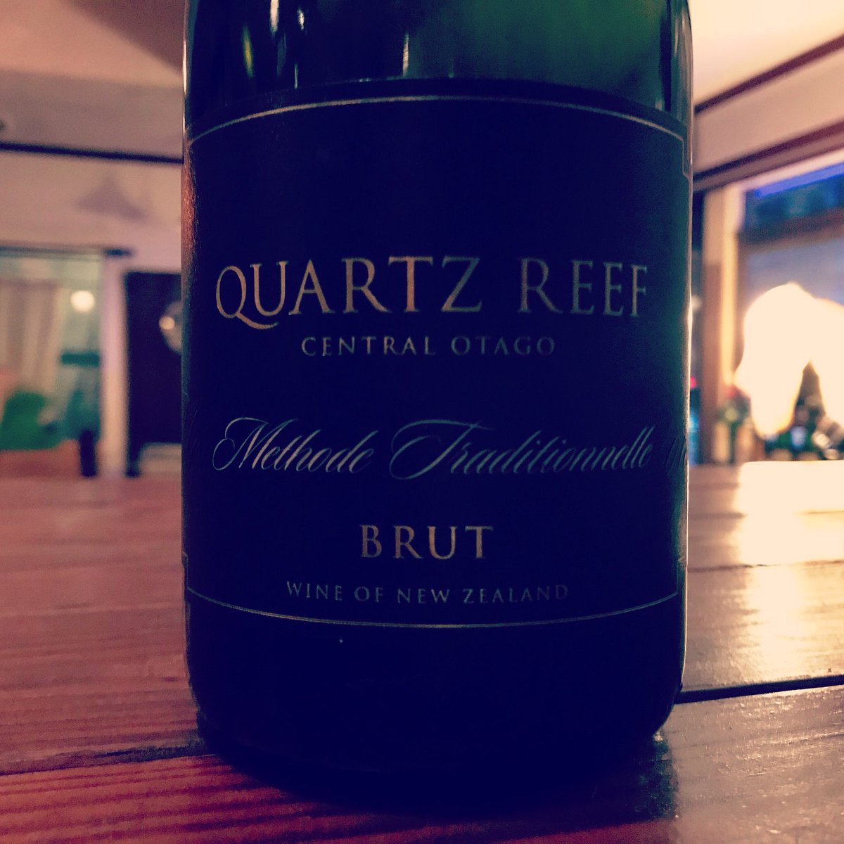 wineNadja's tweet photo. ラベルは体を表す☆
セントラル オタゴのクオーツ リーフ。
NZ。
#quartzreef 
#biodynamics 
#阪急塚口 #ナジャ
ナチュラルワイン塚口 https://t.co/L413EKQ560
