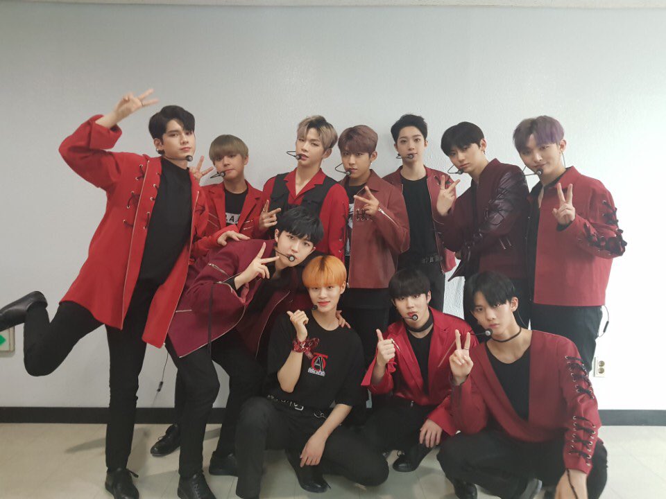 WannaOne_twt's tweet photo. [#워너원데이] 이번 주도 열공, 열일, 열응원한 우리 워너블! 수고 많았어요❣️ 
아직 공기가 많이 차요. 봄 감기 걸리지 않게 따뜻하게 입고 다음 주도 워너원과 함께 으쌰 으쌰 해요(੭ •̀-•́)੭⁾⁾ https://t.co/hN7s1diWuk