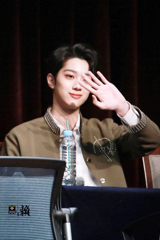 SchutzLai's tweet photo. #LAIKUANLIN #라이관린 #赖冠霖#wannaone
180331 팬싸 https://t.co/PBAiaMy01v