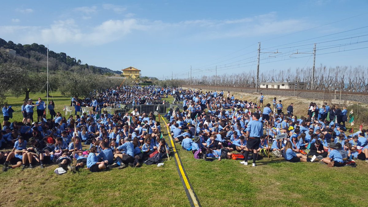 TgrRaiMarche's tweet photo. Verso la conclusione il #SanGiorgio @agesci con 3500 #scout https://t.co/VItOkNGJgT