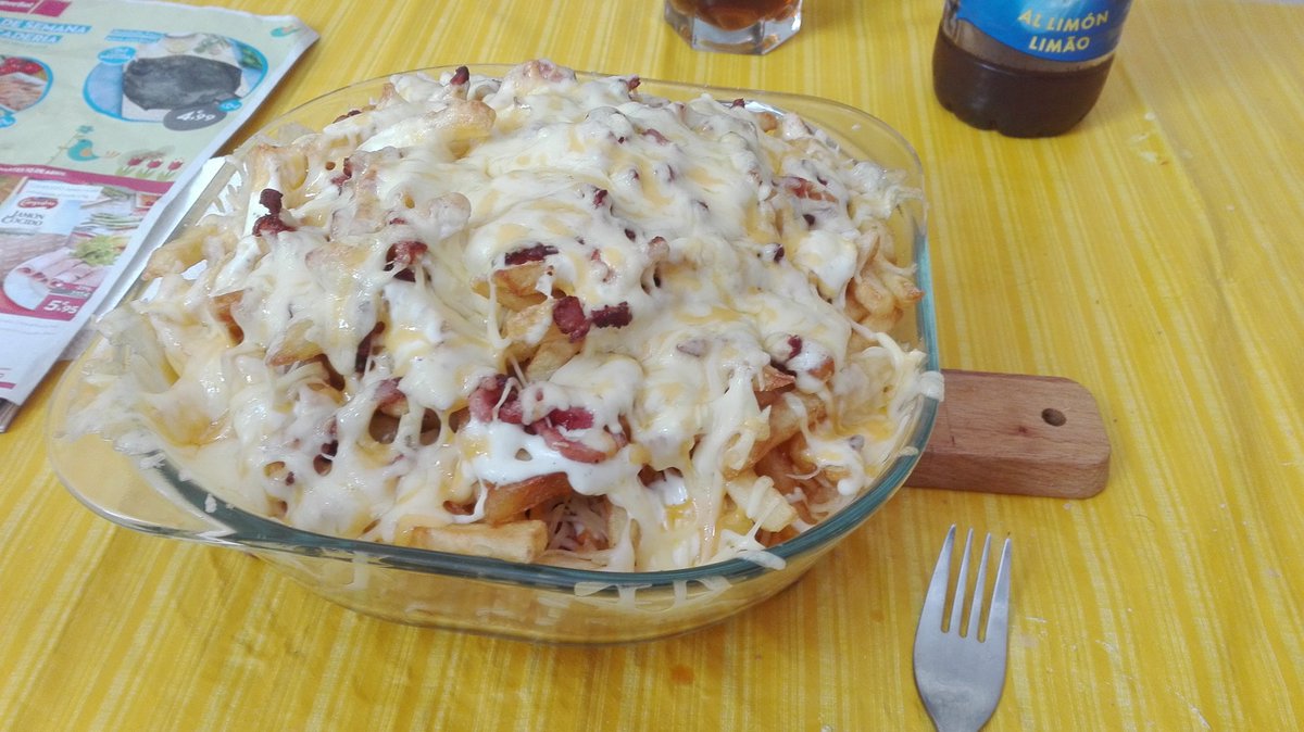 Bacon &amp; cheese fries 😋
