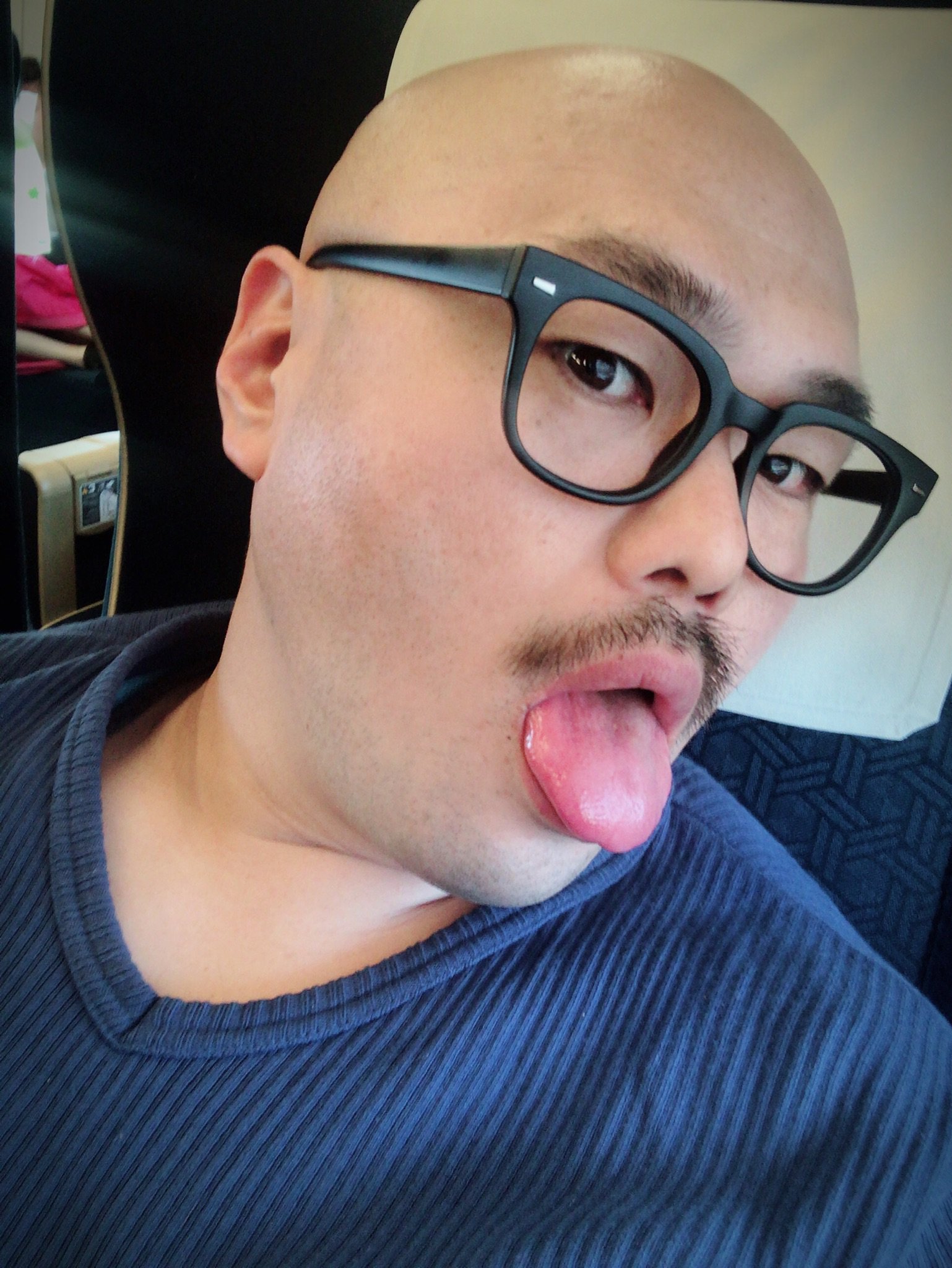 Twitter 上的 安田大サーカス クロちゃん 最近 ギャルによく声かけられるしん 彼氏もちばかりだしんよー ゲッターズ飯田さんに今年モテ期って言われたので それを嘘させちゃダメだと思う フリーでイケボなクロちゃんと誰か付き合ってくれだしんよー ちなみに