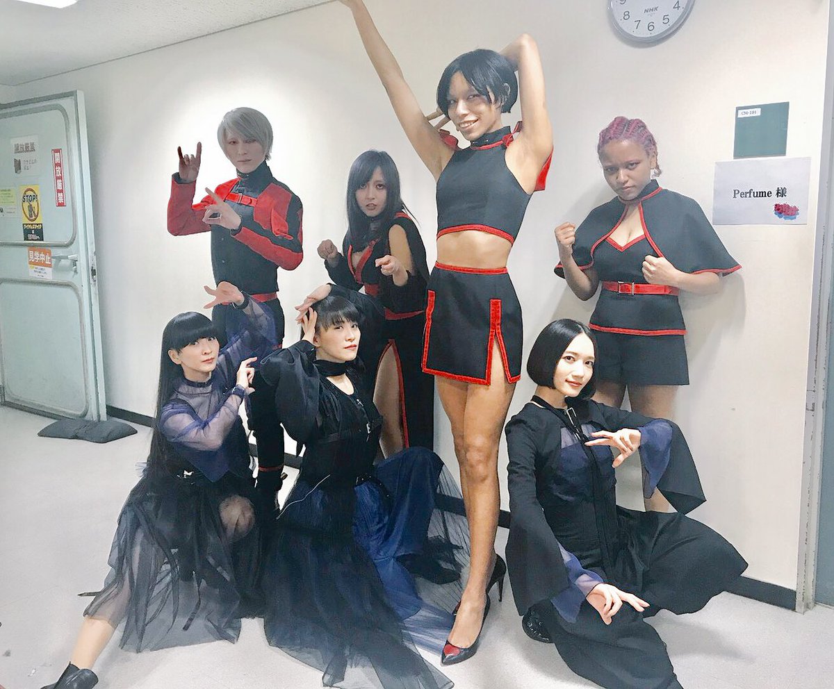 Perfume Staff 昨夜はnhk総合 シブヤノオト にperfume出演させて頂きました リニューアルしたシブヤノオト 深夜放送ということで新しいセットが新鮮でした ご覧頂きました皆さま ありがとうございました 収録後 女王蜂のみなさんと Prfm