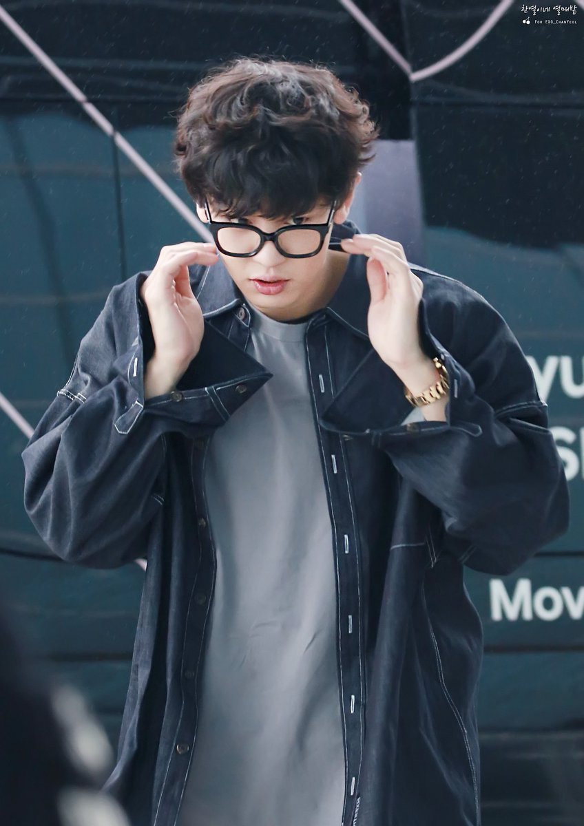 ChanHomeTH's tweet photo. 180405 #CHANYEOL at INCHEON AIRPORT
Cr.찬열이네 열매밭
https://t.co/e45RE6lVfy
https://t.co/5Q1rEbXgzd

#PremiosMTVMiaw #MTVBRKPOPEXO #EXO @weareoneEXO https://t.co/5EH1tP9iSd